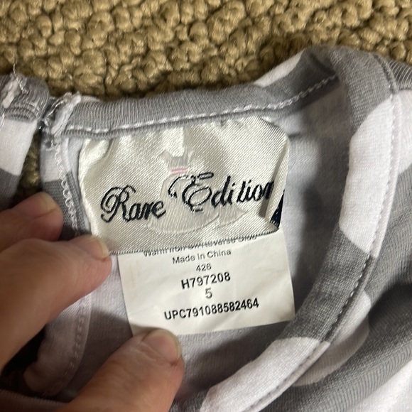 Rare Editions size 5 top. Gray with white polka dots. Candy canes on the front - Picture 3 of 8